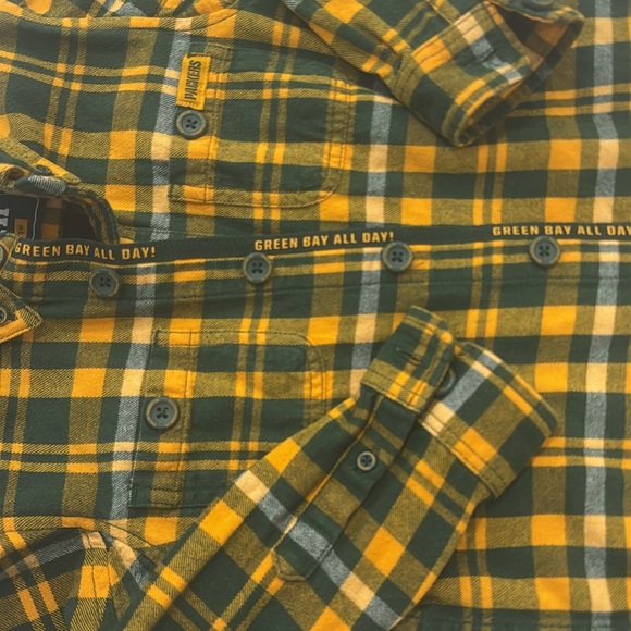 Duluth Trading Co Green Bay Packer button up - Picture 3 of 3